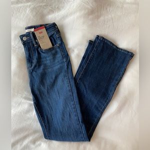 NWT Levi’s 725 bootcut jeans in size 25